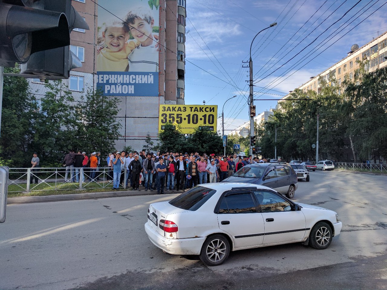 На пересечении ул. Красина и ул. Гоголя (возле мечети на ул. Красина) На пересечении ул. Красина и ул. Гоголя (возле мечети на ул. Красина) 