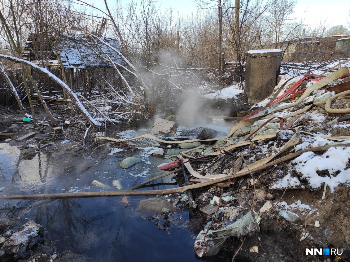 28 единиц техники откачивают воду с улиц города. Воду дали на автозаводе. Прорыв трубы в московском районе города нижний новгород. Воду дали на автозаводе. Воду дали на автозаводе.