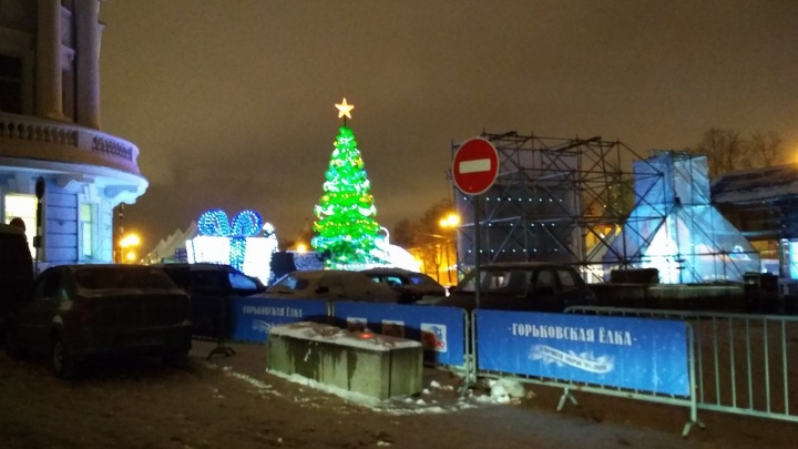 «Горьковскую елку» на площади Минина экстренно закрыли
