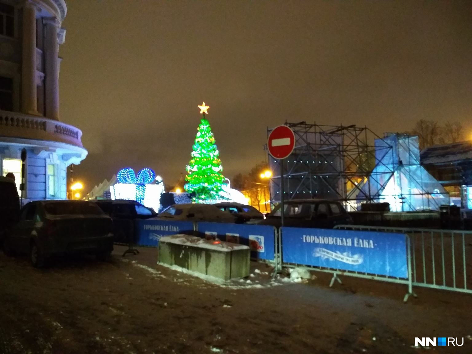 «Горьковскую елку» на площади Минина экстренно закрыли