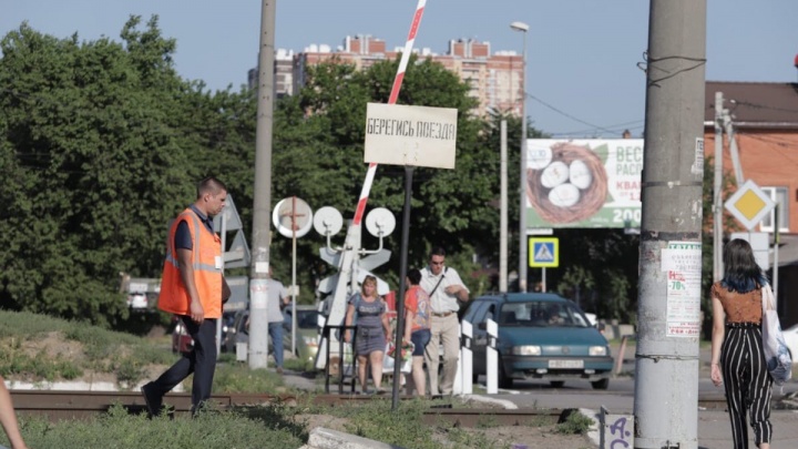 Смерть из-за наушников: мужчина попал под поезд в Ростове
