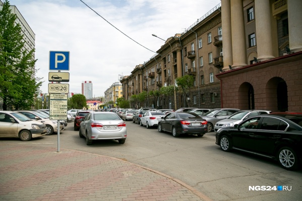 Сейчас час парковки в центре стоит 30 рублей Сейчас час парковки в центре стоит 30 рублей