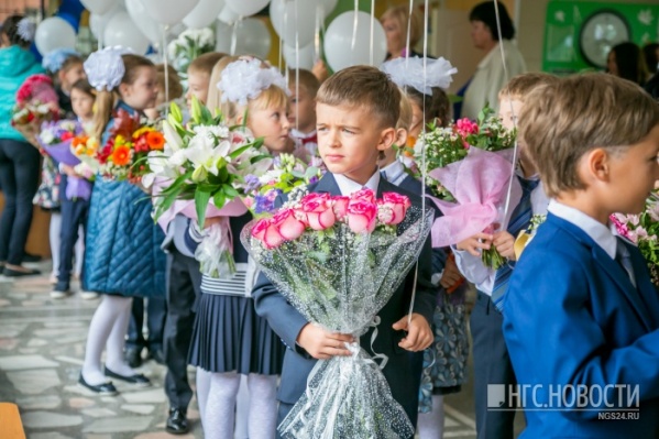 В этом году школьники отказались от цветов, чтобы помочь больным детям В этом году школьники отказались от цветов, чтобы помочь больным детям