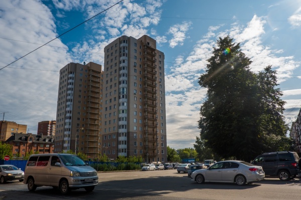 Жители Калининского района с августа пытаются вычислить, кто их травит по ночам Жители Калининского района с августа пытаются вычислить, кто их травит по ночам