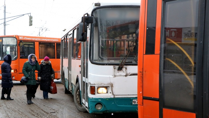Грозит до пяти лет тюрьмы. 17-летний парень расстрелял автобус на площади Горького