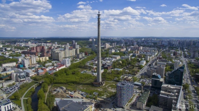 УГМК, пожалуй, крупнейший частный землевладелец на Исети, ведь в основном берега занимают госучреждения и парки УГМК, пожалуй, крупнейший частный землевладелец на Исети, ведь в основном берега занимают госучреждения и парки
