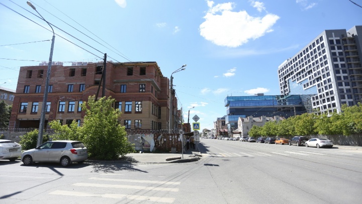 В историческом квартале Челябинска реанимируют два долгостроя