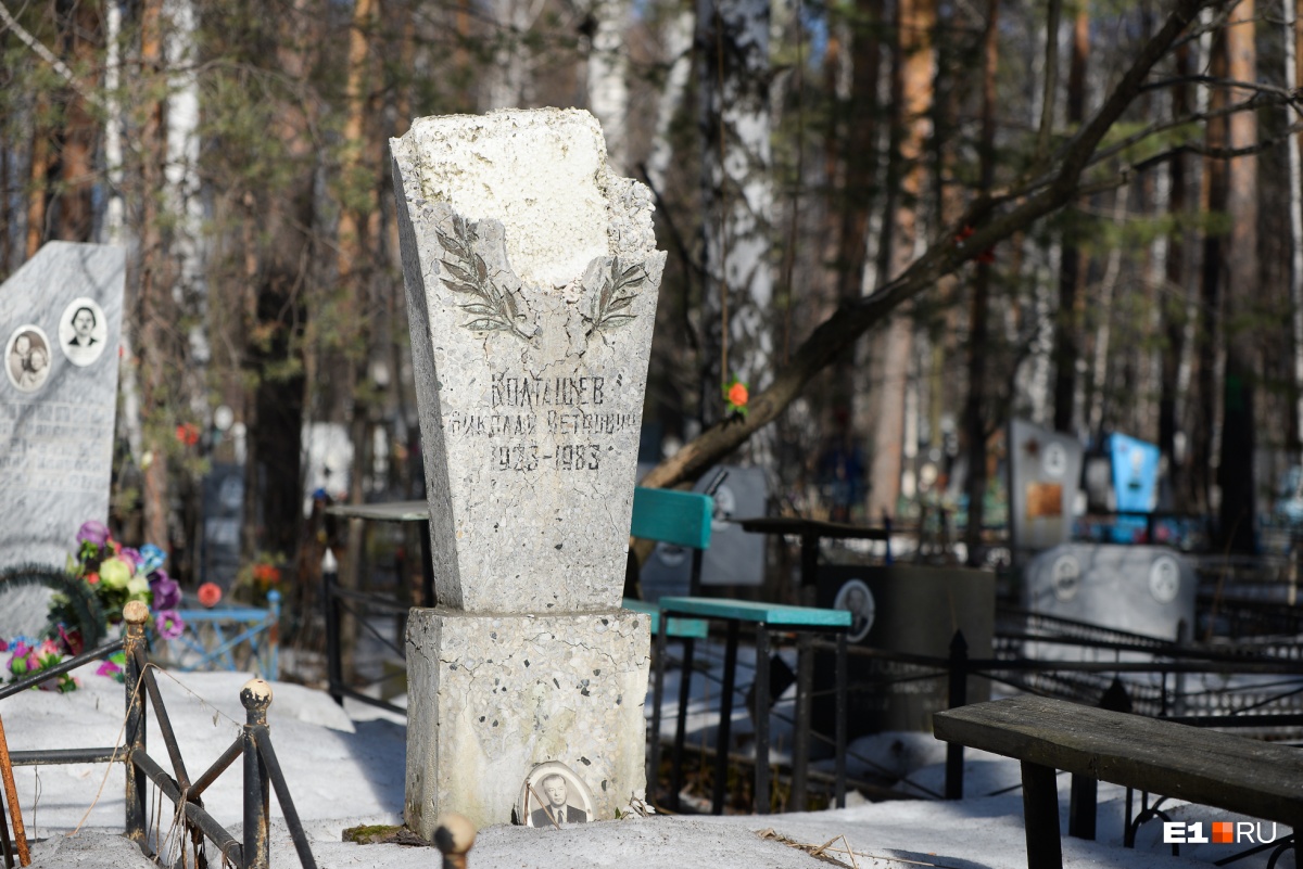 Кладбища с историей: где на Урале похоронены жертвы биологического оружия и герой, убивший боевиков