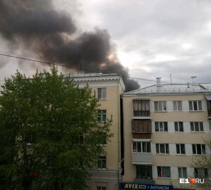 Площадь пожара сейчас уточняется Площадь пожара сейчас уточняется