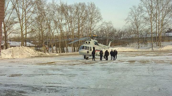 Вертолёт на поле стадиона «Юность» Вертолёт на поле стадиона «Юность»