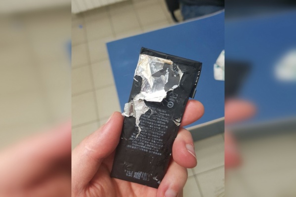 Специалисты советуют чаще заглядывать под крышку телефона Специалисты советуют чаще заглядывать под крышку телефона