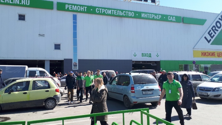 В Челябинске из ТРК «Алмаз» эвакуировали сотни людей