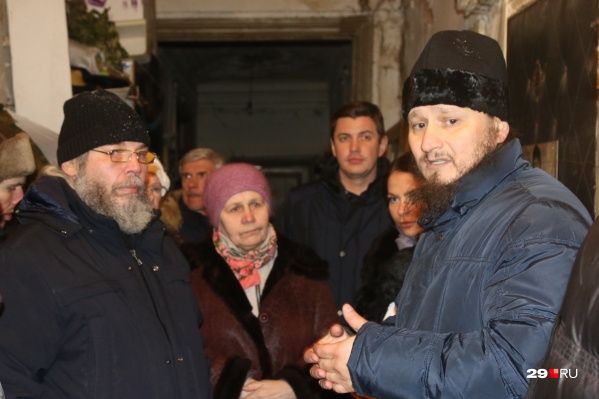 С жильцами дома встретился настоятель будущего храма С жильцами дома встретился настоятель будущего храма
