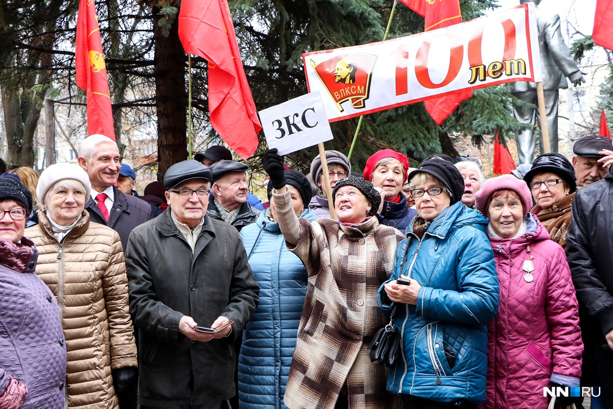 Пенсионеры ловили каждое слово из письма, которое было написано в пору их молодости Пенсионеры ловили каждое слово из письма, которое было написано в пору их молодости