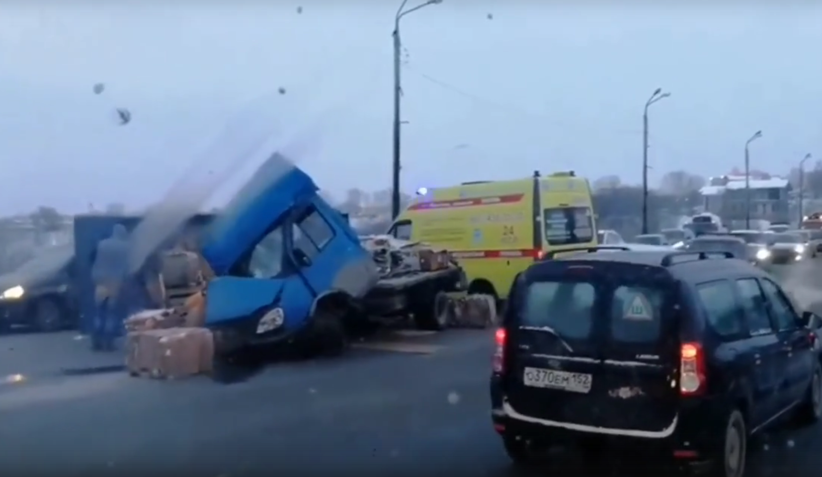 Мызинский мост авария вчера. Авария в нижнем на мызинском мосту. Дтп на мызинском мосту нижний новгород. Дтп на мызинском мосту. Дтп на мызинском мосту.