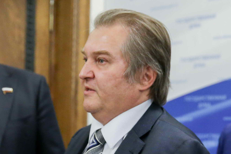 Михаил Емельянов заметил, что соответствующий законопроект о расширении права использовать государственную символику он уже вносил<br> Михаил Емельянов заметил, что соответствующий законопроект о расширении права использовать государственную символику он уже вносил<br>