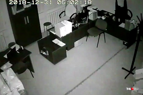 Часы на записи показали точное время взрыва — 6:02. Часы на записи показали точное время взрыва — 6:02.