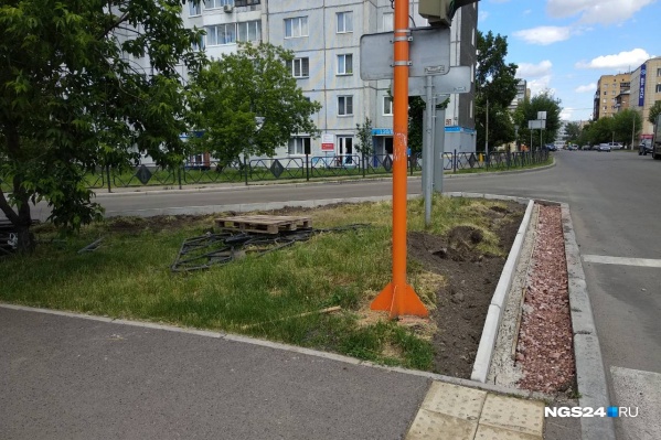 Двойные бордюры заметны, несмотря на качество фото Двойные бордюры заметны, несмотря на качество фото 