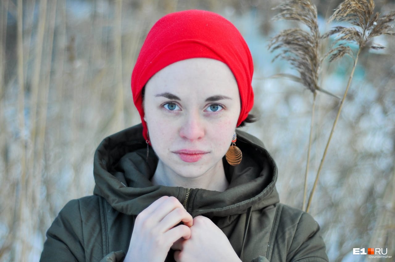 Анастасия пришла в сквер, чтобы просто погулять Анастасия пришла в сквер, чтобы просто погулять