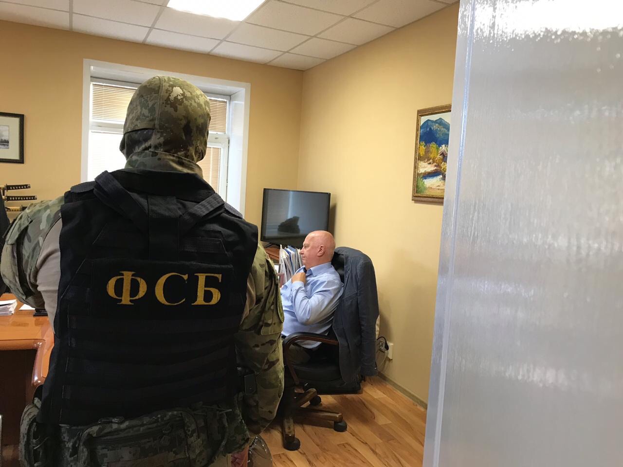 Задержали в кабинете: ФСБ взяла бизнесмена, подозреваемого в хищении сотен миллионов из бюджета