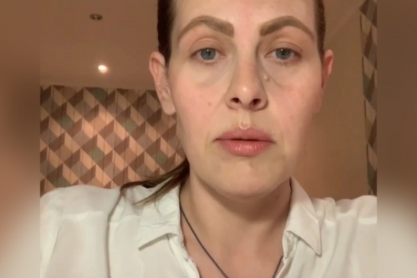 Женщина записала видео, в котором пожаловалась на работу местных следователей и давление со стороны родственников подозреваемых Женщина записала видео, в котором пожаловалась на работу местных следователей и давление со стороны родственников подозреваемых 