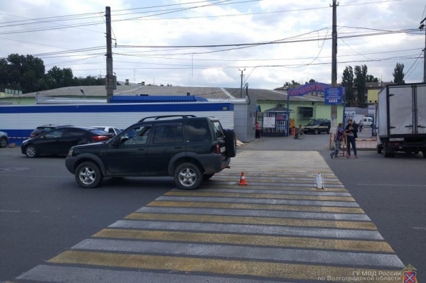 Здесь под колесами оказалась пенсионерка Здесь под колесами оказалась пенсионерка