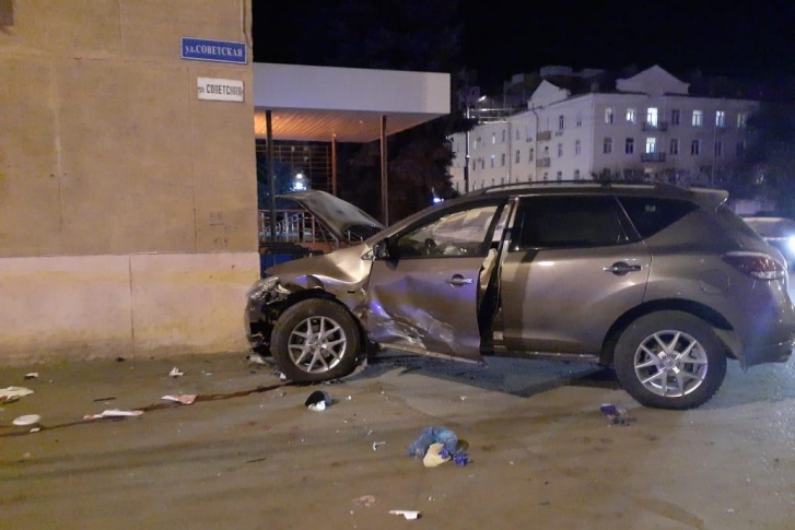 Nissan Murano сбил шесть человек, один из которых скончался Nissan Murano сбил шесть человек, один из которых скончался