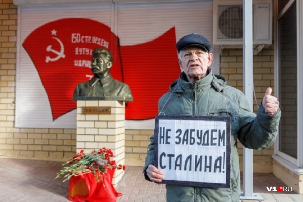 Споры по поводу личности Сталина не утихают спустя почти 70 лет с его смерти Споры по поводу личности Сталина не утихают спустя почти 70 лет с его смерти