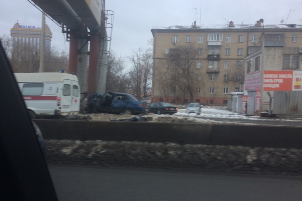 На место оперативно прибыли медики, но помочь пострадавшему они уже не могли На место оперативно прибыли медики, но помочь пострадавшему они уже не могли