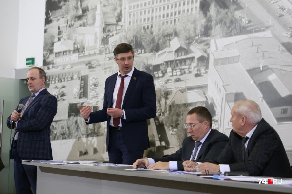 Депутат Александр Павлюченко несколько раз напомнил, что дорога на проспекте Давыдова — временная Депутат Александр Павлюченко несколько раз напомнил, что дорога на проспекте Давыдова — временная