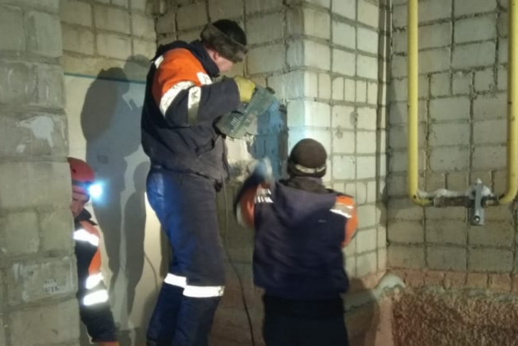 Для того, чтобы достать пострадавшего, потребовалось разобрать кладку Для того, чтобы достать пострадавшего, потребовалось разобрать кладку