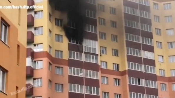 Жильцов многоэтажки эвакуировали в Уфе из-за пожара в одной из квартир