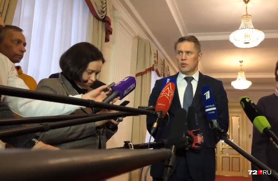 Весь персонал, что работает с прибывшими россиянами, имеет квалификацию по специальности «инфекционные болезни» Весь персонал, что работает с прибывшими россиянами, имеет квалификацию по специальности «инфекционные болезни»