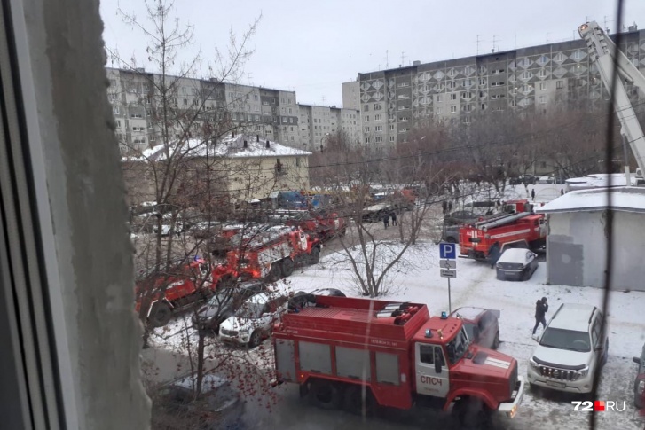 Сильный хлопок и последующее задымление случились в доме № 58 Сильный хлопок и последующее задымление случились в доме № 58