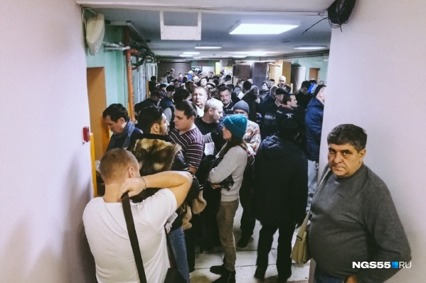 Очереди в городских больницах образовались потому, что омичей не предупредили заранее о повышении цен Очереди в городских больницах образовались потому, что омичей не предупредили заранее о повышении цен