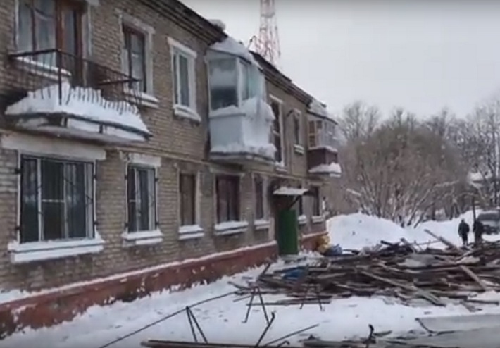 В Березниках восстановят рухнувшую крышу многоквартирного дома