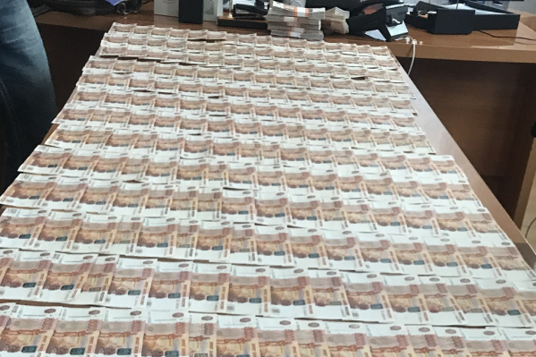 Предполагаемого мошенника поймали при получении нескольких миллионов рублей Предполагаемого мошенника поймали при получении нескольких миллионов рублей