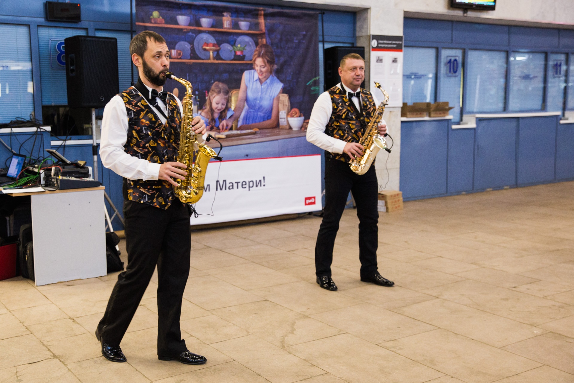 Начал праздничный концерт дуэт саксофонистов Sax-Duet «Аллюрс» Начал праздничный концерт дуэт саксофонистов Sax-Duet «Аллюрс»