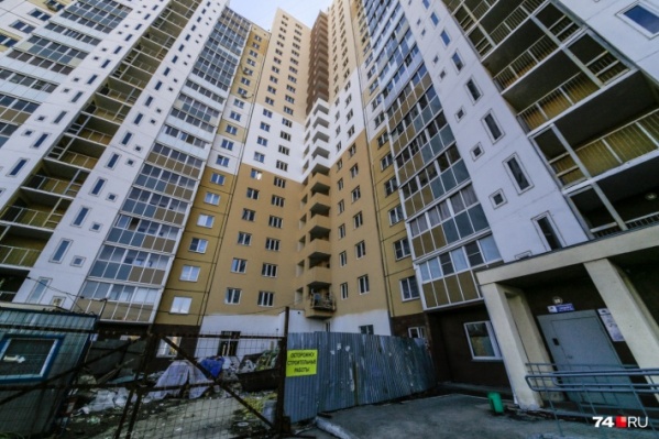 Новостройки, куда должны наконец заехать дольщики, в мае демонстрировали Алексею Текслеру Новостройки, куда должны наконец заехать дольщики, в мае демонстрировали Алексею Текслеру