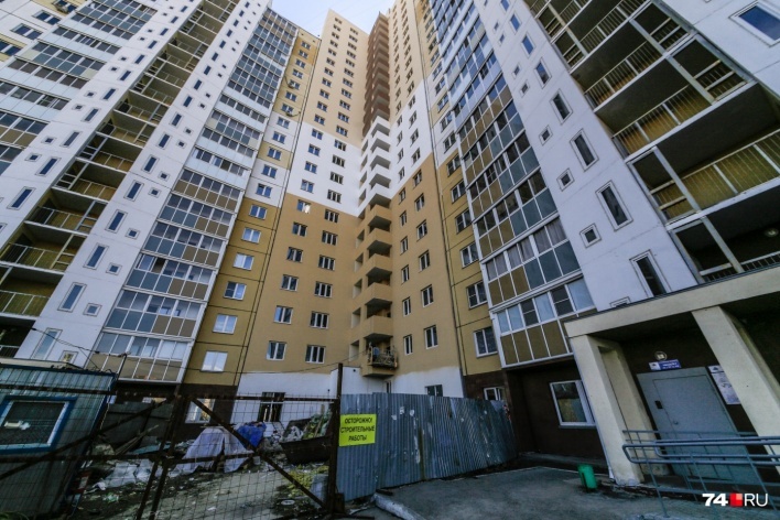 Новостройки, куда должны наконец заехать дольщики, в мае демонстрировали Алексею Текслеру Новостройки, куда должны наконец заехать дольщики, в мае демонстрировали Алексею Текслеру