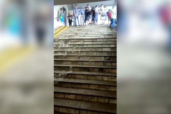 Водопад каскадом полился около 18:00 Водопад каскадом полился около 18:00