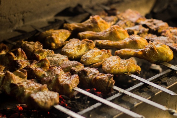 Главное во вкусном шашлыке — правильно выбрать мясо Главное во вкусном шашлыке — правильно выбрать мясо