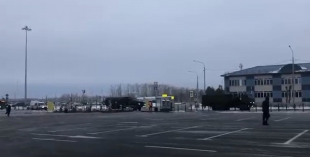 Пассажиров из Ухани сразу погрузят в спецавтобус Пассажиров из Ухани сразу погрузят в спецавтобус