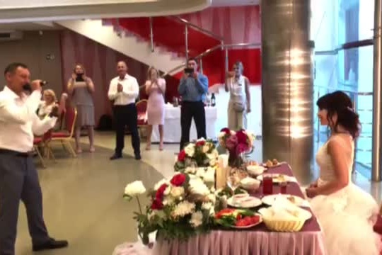 На своей свадьбе Евгений Подгорный исполнил песню. Скриншот facebook.com/ilyas.xalilov На своей свадьбе Евгений Подгорный исполнил песню. Скриншот facebook.com/ilyas.xalilov