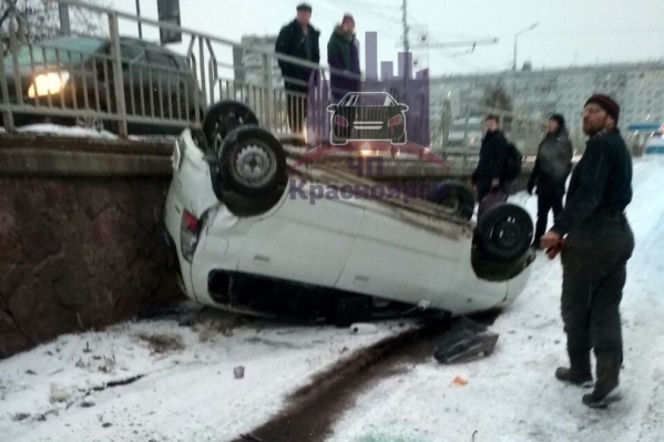 Первую помощь девушке оказали неравнодушные водители Первую помощь девушке оказали неравнодушные водители