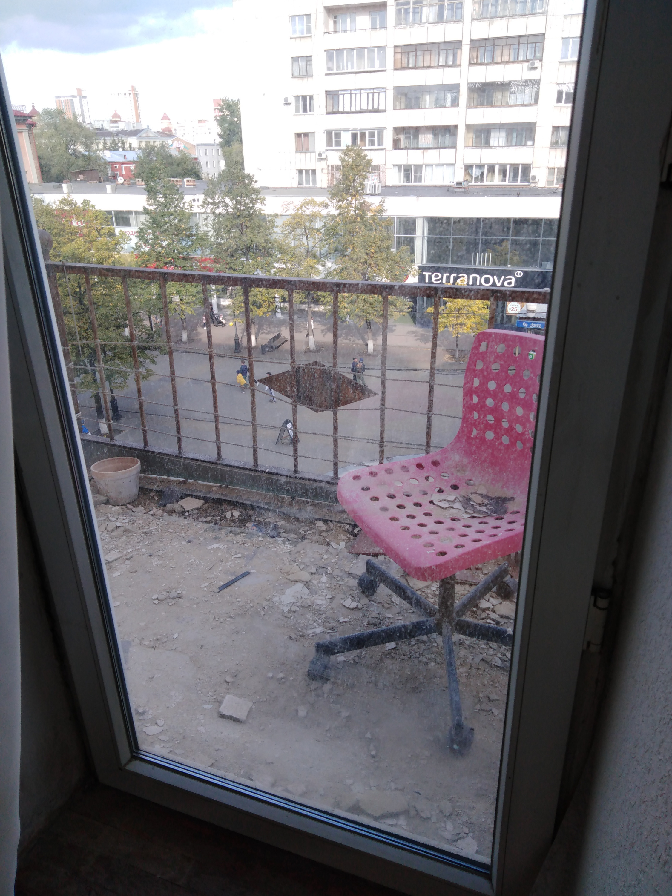 Некоторые жильцы специально оставляли открытые балконы
