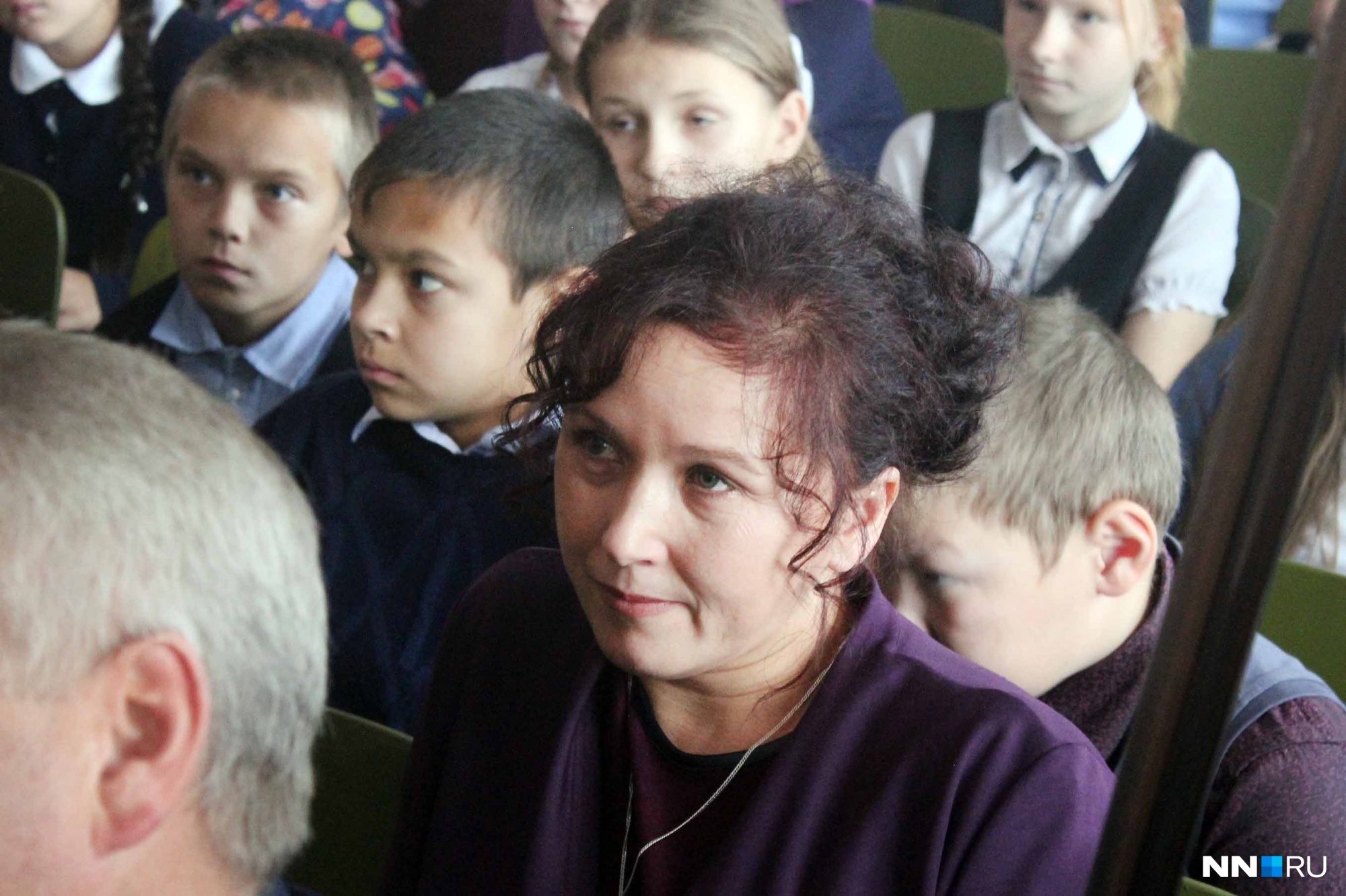 Мама мальчика сидела в первых рядах и едва сдерживала слёзы Мама мальчика сидела в первых рядах и едва сдерживала слёзы