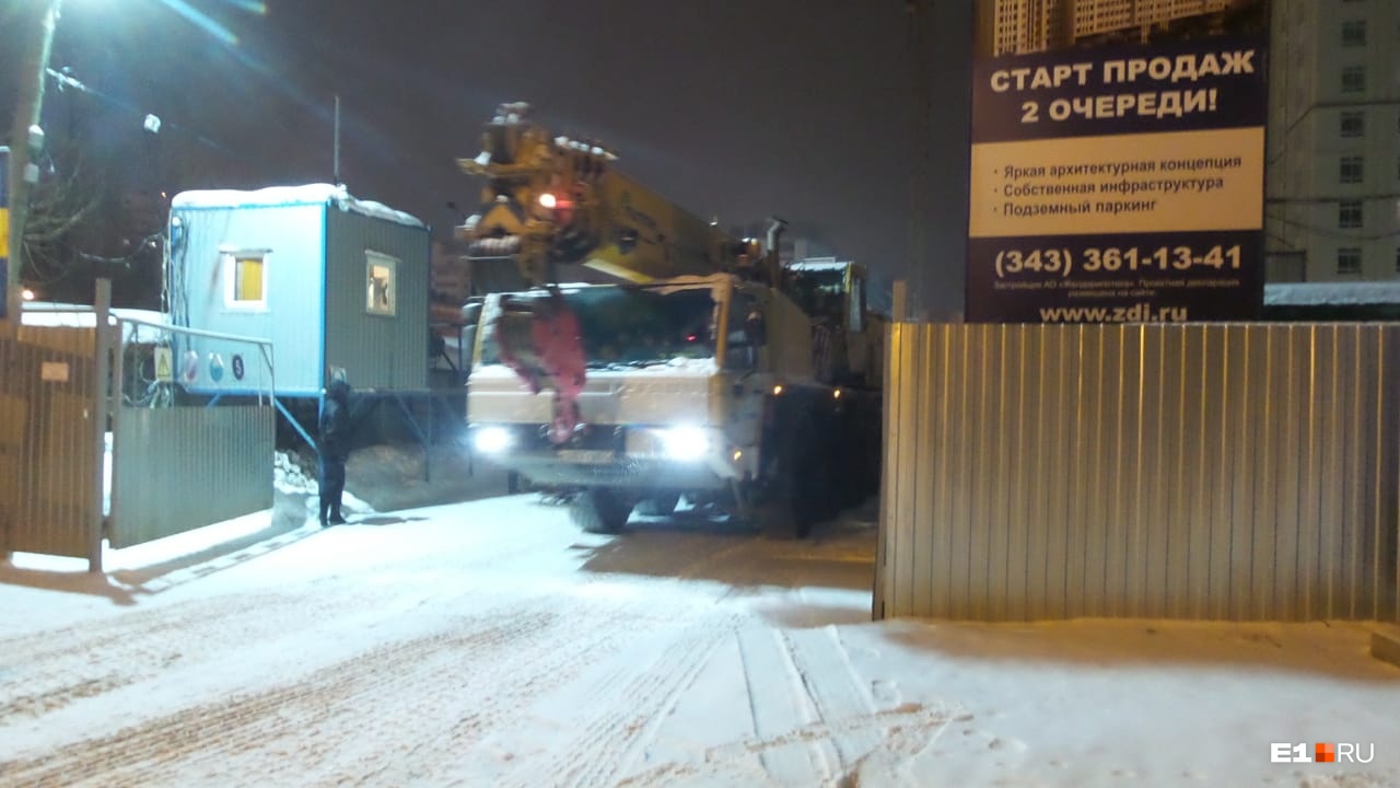 Этот кран приехал, когда предыдущие не справились Этот кран приехал, когда предыдущие не справились
