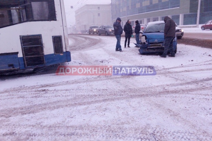 Причины аварии установят дорожные полицейские Причины аварии установят дорожные полицейские