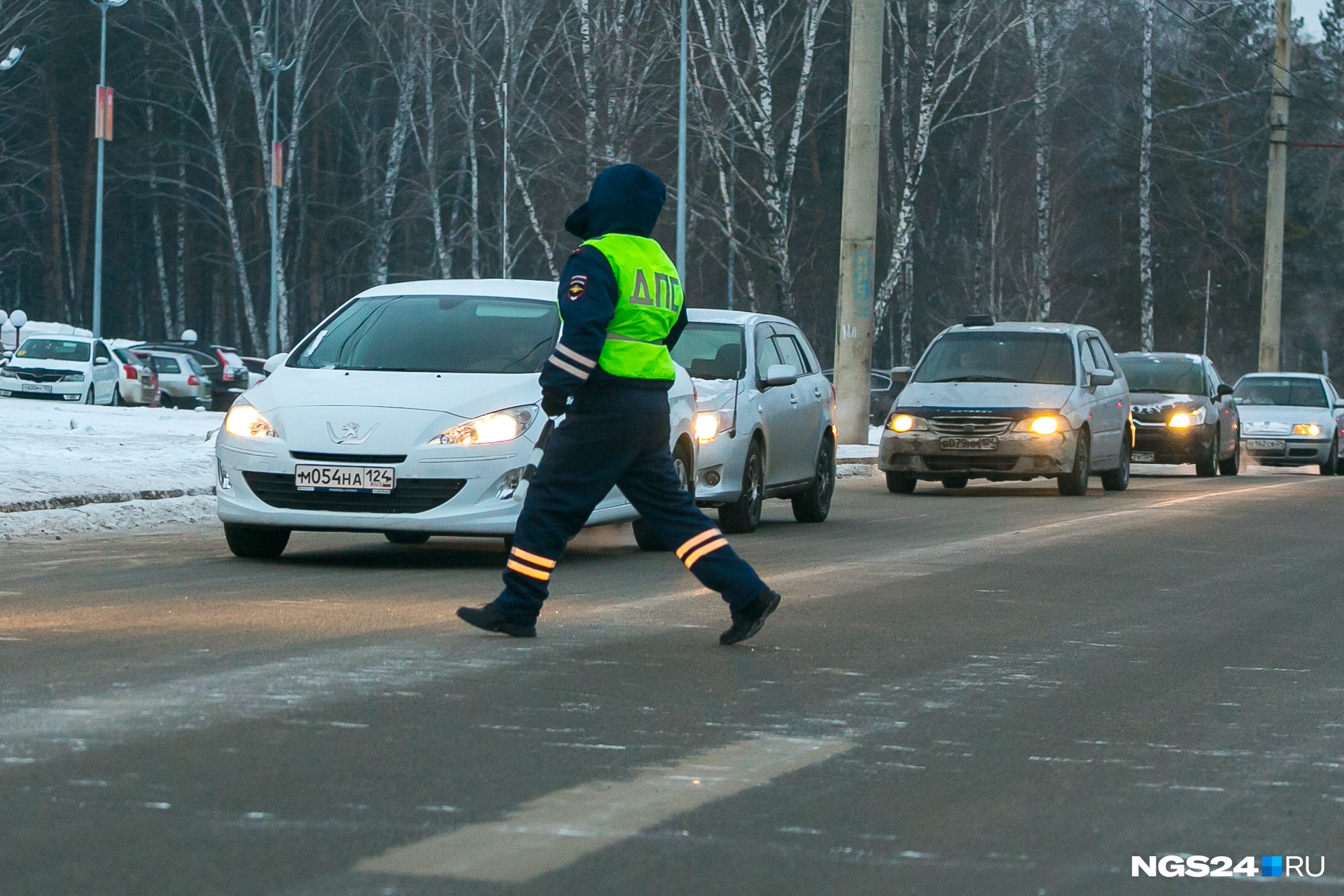 Гаи 4. РЭО ГАИ Назарово. Начальник РЭО ГИБДД Назарово. ГИБДД город Назарово. Александр ДПС Назарово.